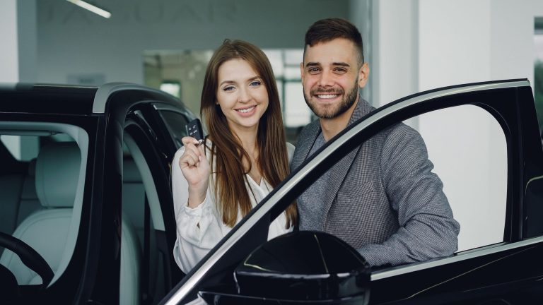 P Shot benefits: smiling couple holding new car keys together