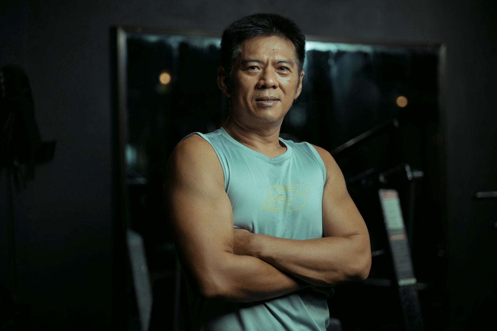 Peptide therapy Chicago patient, fit man in a modern gym