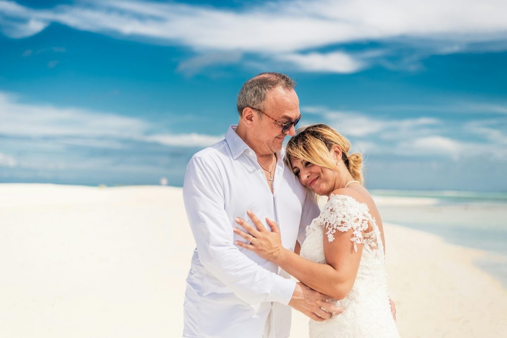 Couple embracing on a sunny beach while traveling